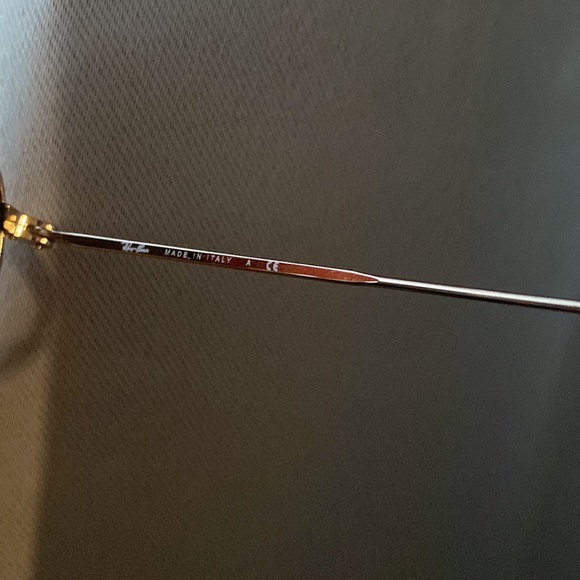 Ray-Ban Round Sunglasses - Picture 2 of 4